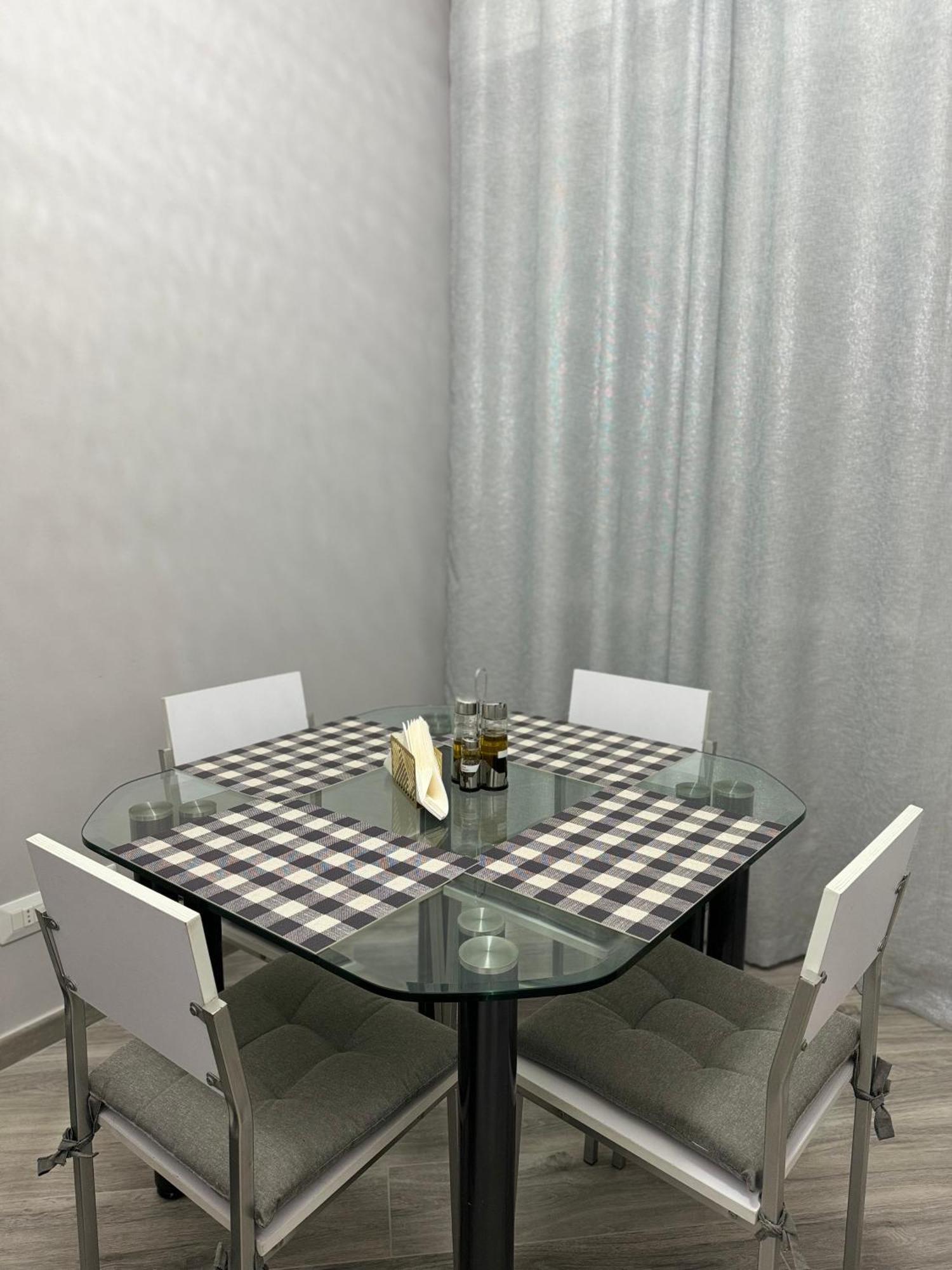 Apartamento Trento House Zona Stazione Centro Storico Parma Exterior foto